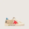 Ball Star Young en gamuza beige con estrella roja y lengüeta azul claro en el talón