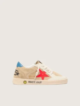 Ball Star Young en gamuza beige con estrella roja y lengüeta azul claro en el talón