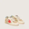 Ball Star Young en gamuza beige con estrella roja y lengüeta azul claro en el talón