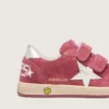 Ball Star Young en gamuza roja con estrella de cuero blanco y lengüeta metálica plateada en el talón
