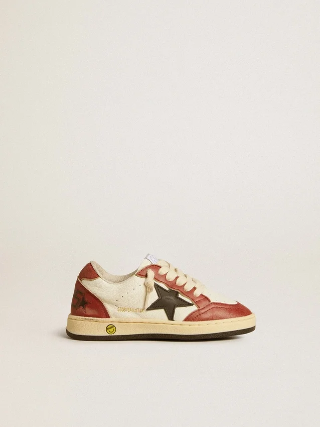 Ball Star Young en napa con estrella negra e inserciones de cuero rojo
