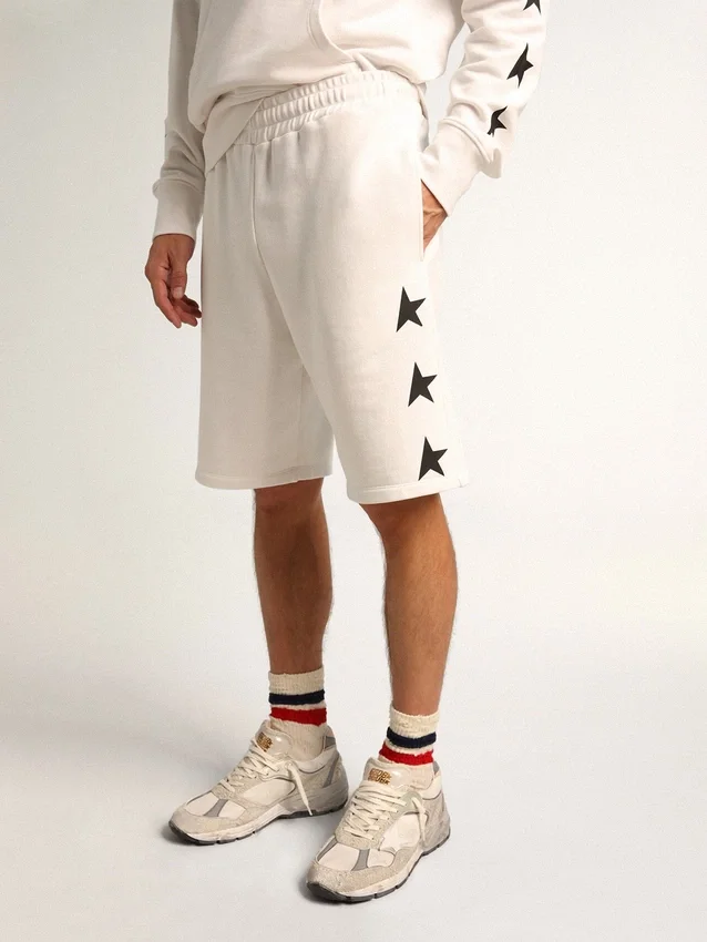 Bermudas blancas de estilo vintage para hombre con estrellas negras en contraste