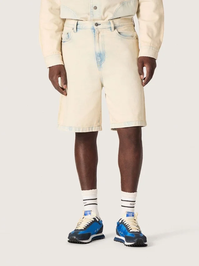 Bermudas para hombre en denim color arena claro