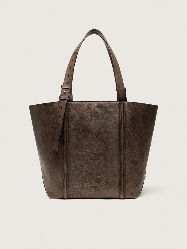 Bolso 24/7 East West en cuero marrón oscuro con efecto desgastado
