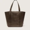 Bolso 24/7 East West en cuero marrón oscuro con efecto desgastado