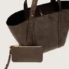 Bolso 24/7 East West en cuero marrón oscuro con efecto desgastado
