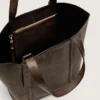 Bolso 24/7 East West en cuero marrón oscuro con efecto desgastado
