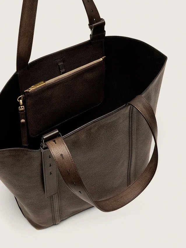 Bolso 24/7 East West en cuero marrón oscuro con efecto desgastado