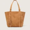 Bolso 24/7 East West en gamuza color camel con flecos