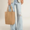 Bolso 24/7 North South en cuero color capuchino con asas ajustables