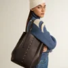 Bolso 24/7 North South en cuero negro con asas ajustables