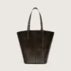 Bolso 24/7 North South en cuero negro envejecido con asas ajustables