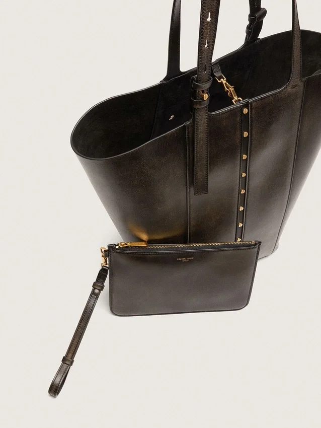 Bolso 24/7 North South en cuero negro envejecido con asas ajustables