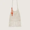 Bolso de macramé para mujer en algodón color mantequilla con un dije de langosta de cuero