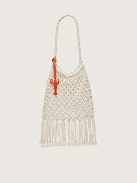 Bolso de macramé para mujer en algodón color mantequilla con un dije de langosta de cuero