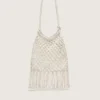 Bolso de macramé para mujer en algodón color mantequilla con un dije de langosta de cuero