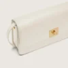 Bolso Gioia en cuero repujado color mantequilla con detalles dorados