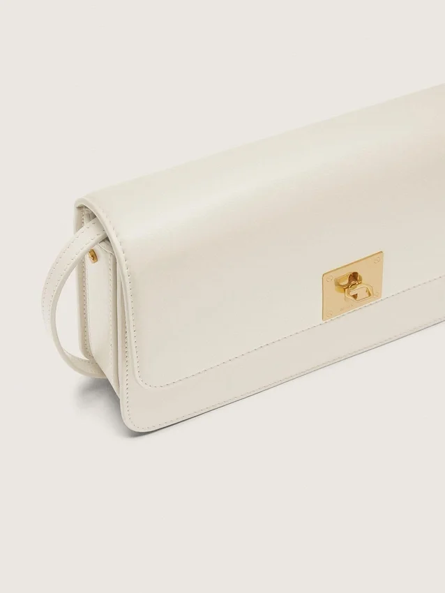 Bolso Gioia en cuero repujado color mantequilla con detalles dorados