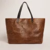 Bolso Pasadena de cuero martillado con estampado de leopardo y asas negras en contraste