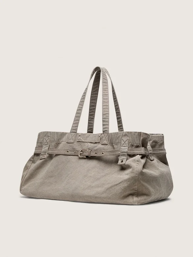 Bolso tipo tote de lona antracita con bordados y detalles en plata envejecida