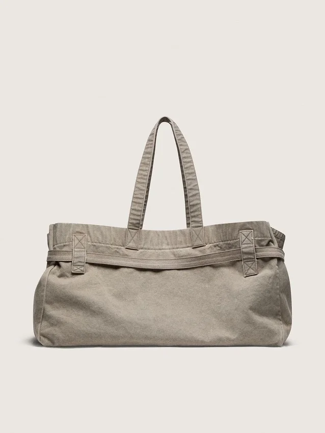 Bolso tipo tote de lona antracita con bordados y detalles en plata envejecida