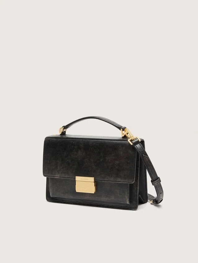 Bolso Venezia en cuero envejecido negro con detalles dorados