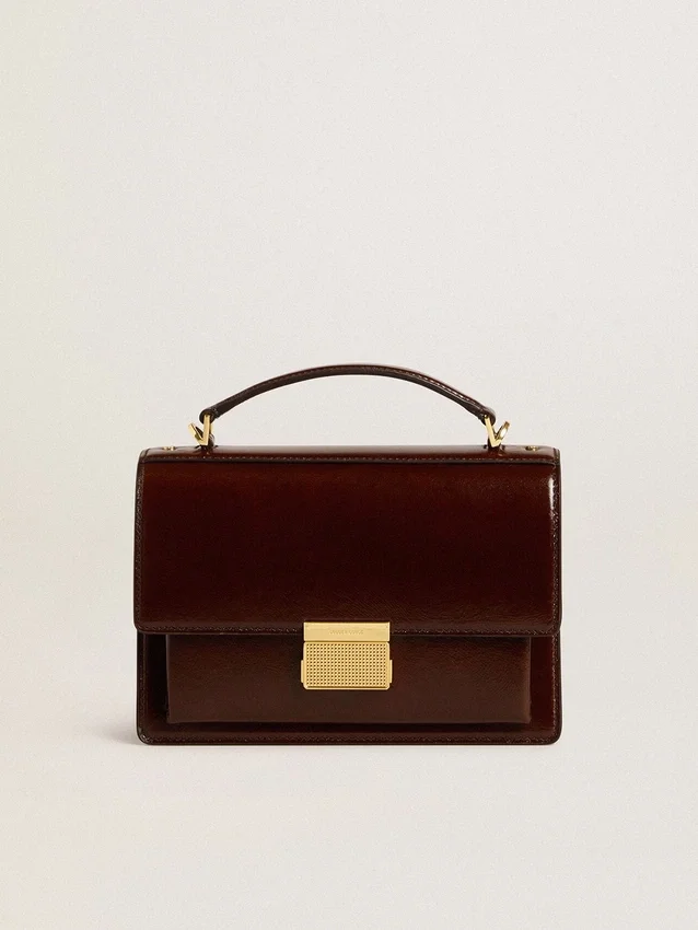Bolso Venezia en cuero laminado color marrón oscuro con detalles dorados