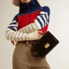 Bolso Venezia en cuero negro con detalles dorados