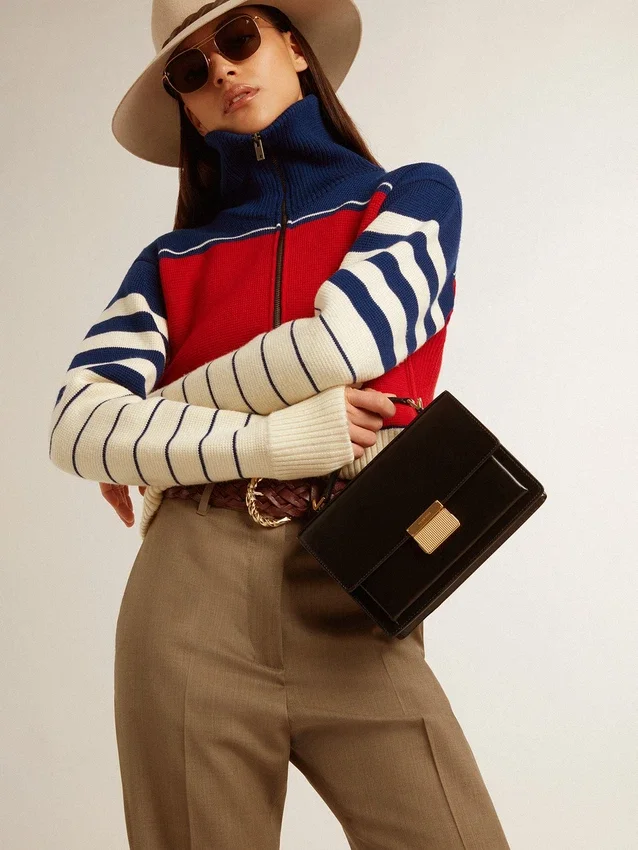 Bolso Venezia en cuero negro con detalles dorados