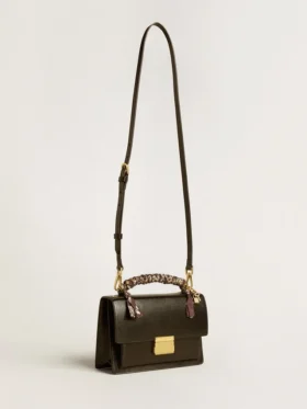 Bolso Venezia en cuero negro con relieve, pañuelo y doble dije