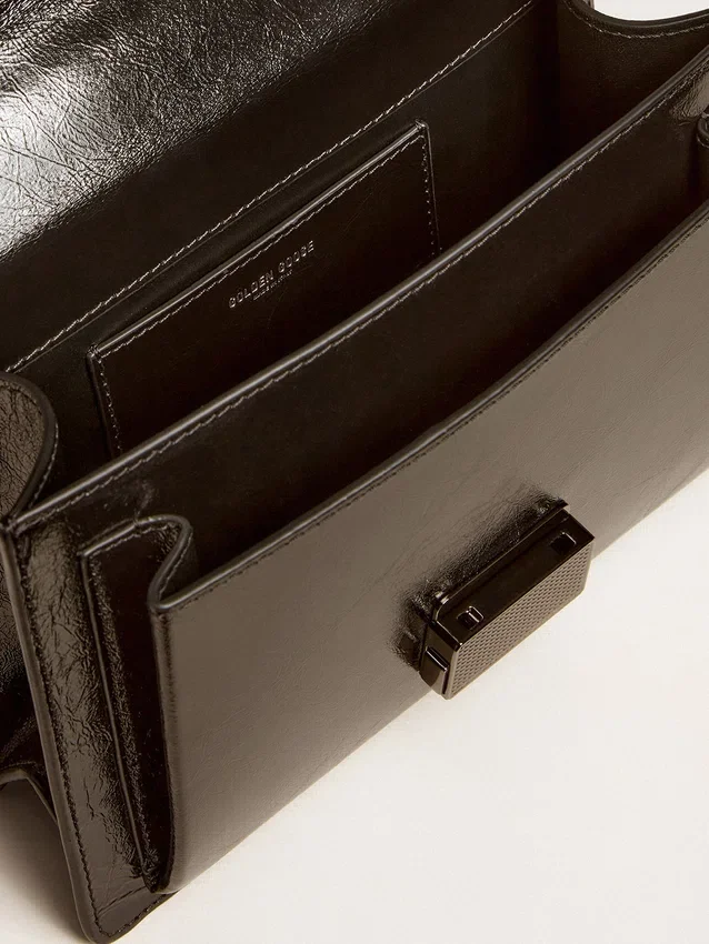 Bolso Venezia en cuero negro metalizado con detalles en negro