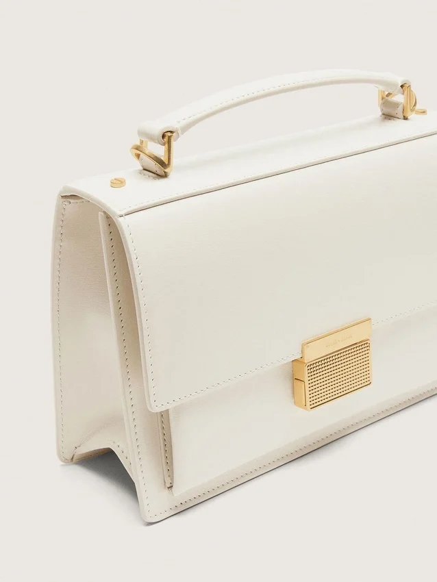 Bolso Venezia en piel de vacuno color mantequilla con detalles dorados