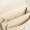 Bolso Venezia en piel de vacuno color mantequilla con detalles dorados