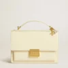 Bolso Venezia en piel de vacuno color mantequilla con doble dije