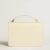 Bolso Venezia en piel de vacuno color mantequilla con doble dije