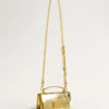 Bolso Venezia pequeño en cuero dorado metalizado con detalles dorados