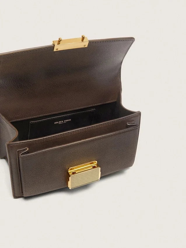 Bolso Venezia pequeño en cuero marrón oscuro con hebilla dorada