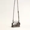 Bolso Venezia pequeño en cuero metalizado gris antracita con detalles en negro