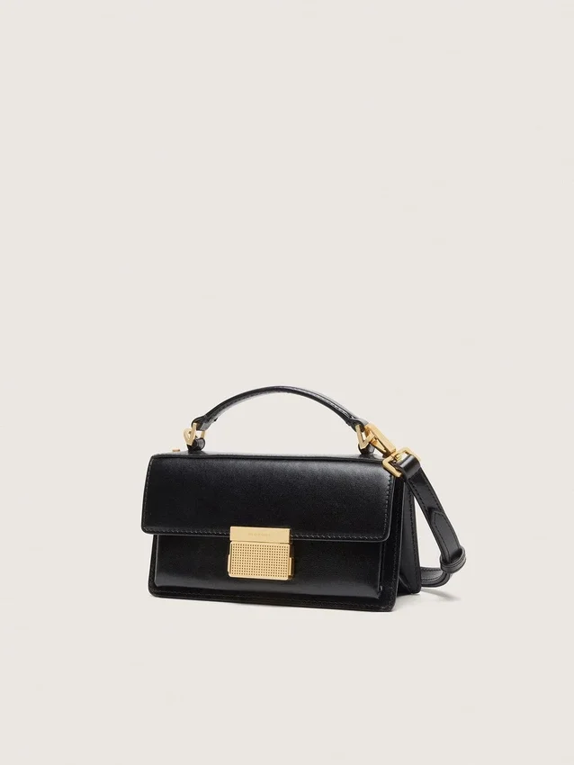 Bolso Venezia pequeño en cuero negro con detalles dorados