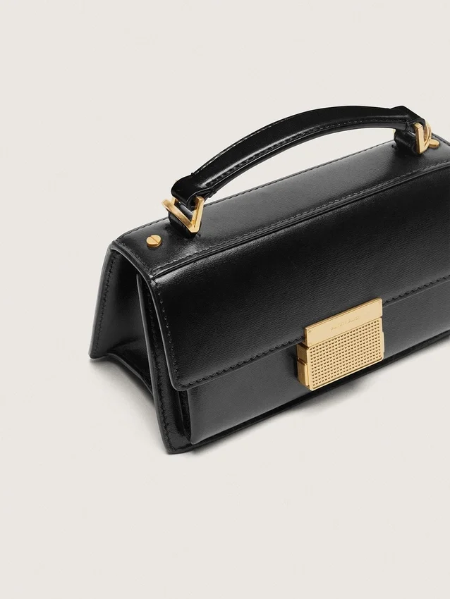 Bolso Venezia pequeño en cuero negro con detalles dorados