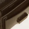 Bolso Venezia pequeño en cuero negro metalizado con detalles en negro