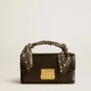 Bolso Venezia pequeño en cuero negro repujado con pañuelo de seda