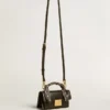 Bolso Venezia pequeño en cuero negro repujado con pañuelo de seda