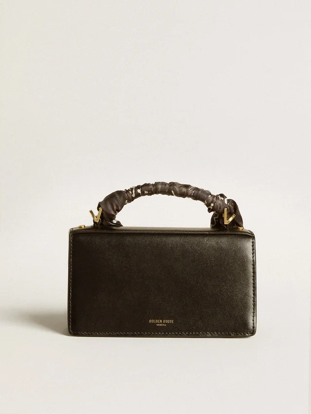 Bolso Venezia pequeño en cuero negro repujado con pañuelo de seda