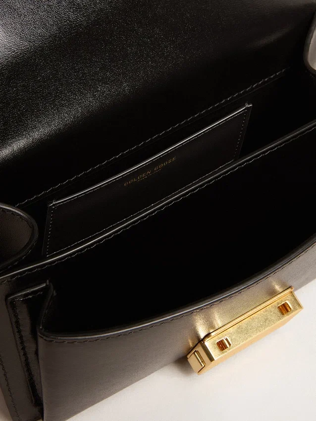 Bolso Venezia pequeño en cuero negro repujado con pañuelo de seda