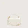 Bolso Venezia pequeño en cuero repujado color mantequilla con detalles dorados