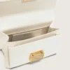 Bolso Venezia pequeño en cuero repujado color mantequilla con detalles dorados