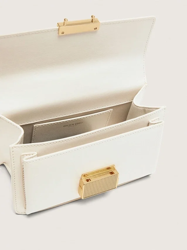 Bolso Venezia pequeño en cuero repujado color mantequilla con detalles dorados