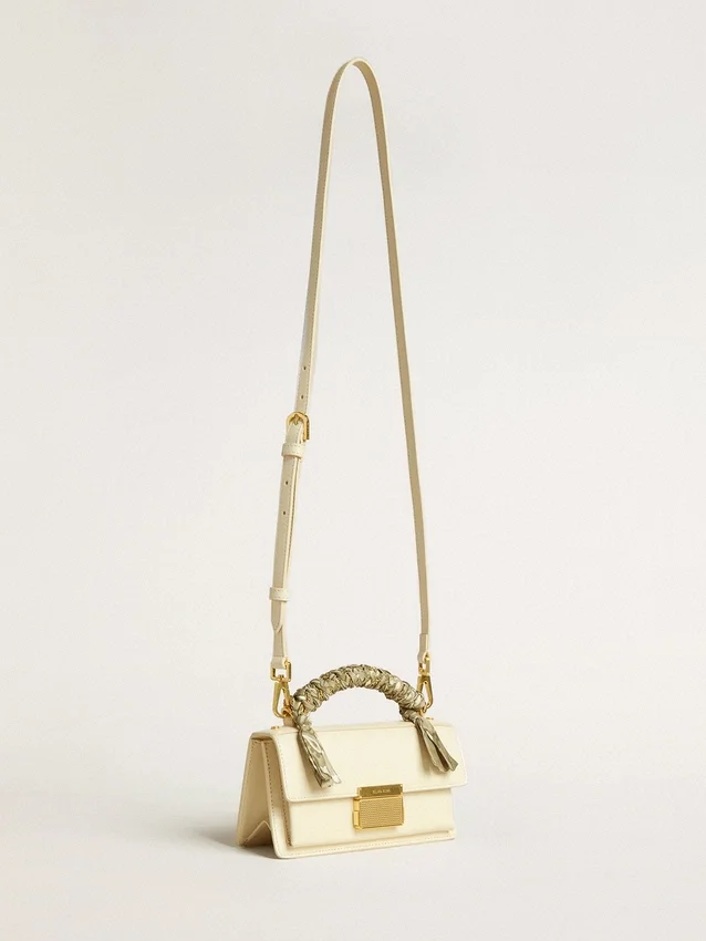 Bolso Venezia pequeño en piel con relieve color mantequilla y bufanda trenzada