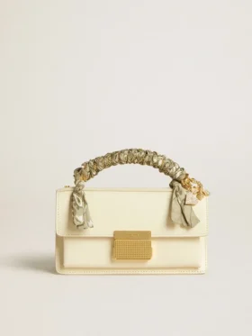 Bolso Venezia pequeño en piel repujada color mantequilla con bufanda trenzada y doble dije